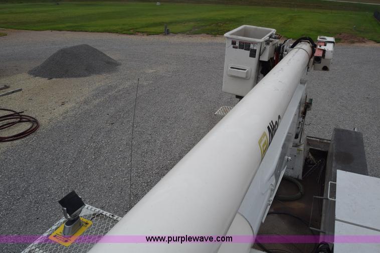 image for item CB9294 2000 GMC C7500 bucket truck