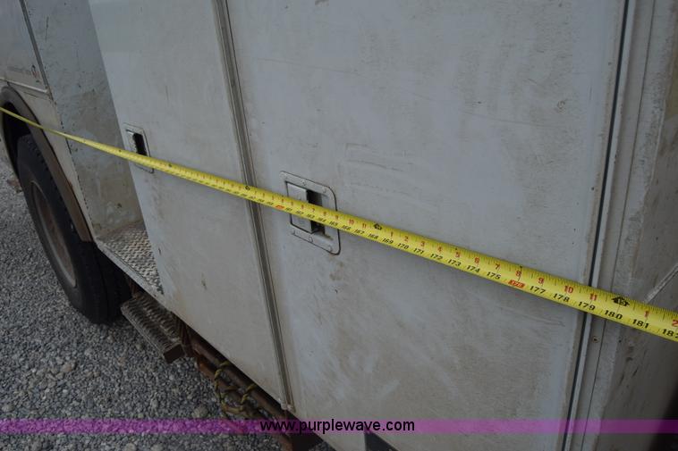 image for item CB9294 2000 GMC C7500 bucket truck