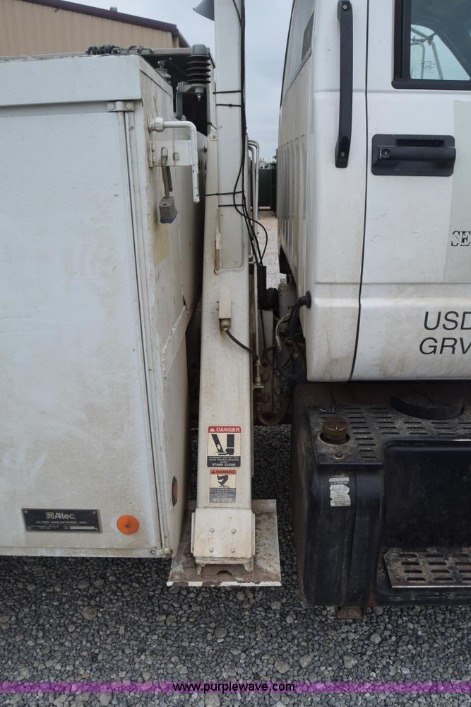image for item CB9294 2000 GMC C7500 bucket truck