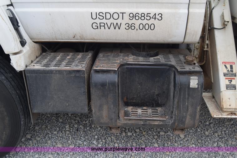 image for item CB9294 2000 GMC C7500 bucket truck