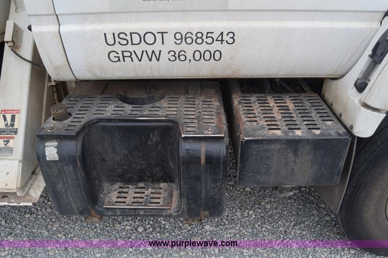 image for item CB9294 2000 GMC C7500 bucket truck