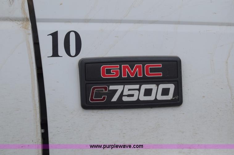 image for item CB9294 2000 GMC C7500 bucket truck