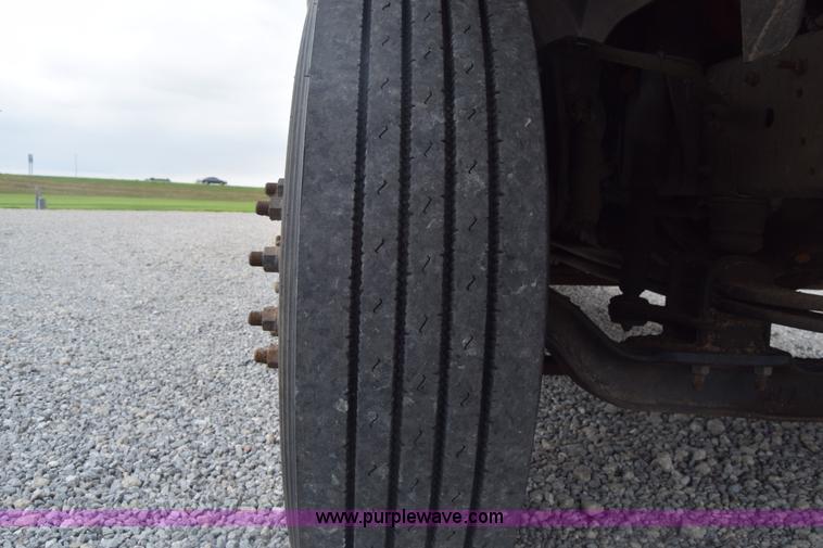 image for item CB9294 2000 GMC C7500 bucket truck