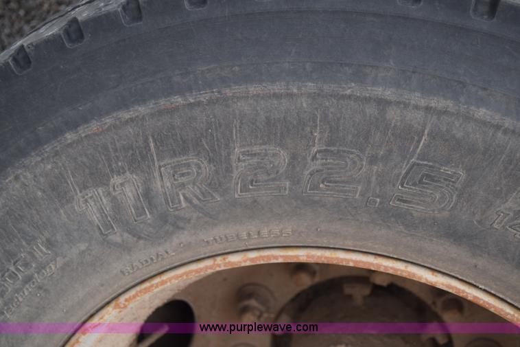 image for item CB9294 2000 GMC C7500 bucket truck