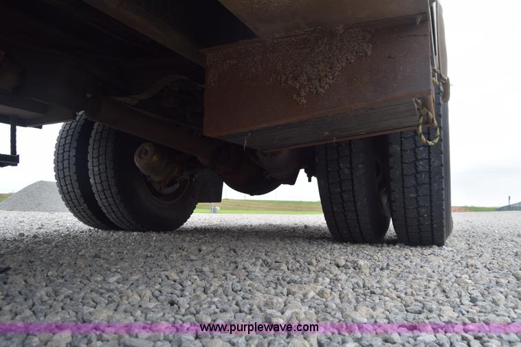 image for item CB9294 2000 GMC C7500 bucket truck