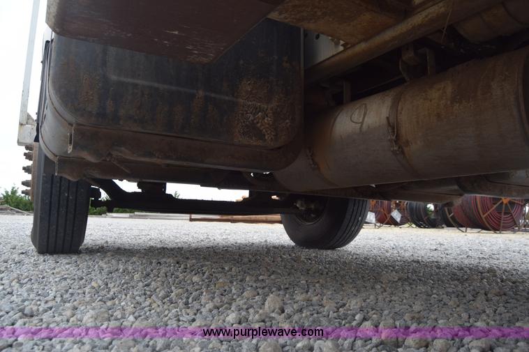 image for item CB9294 2000 GMC C7500 bucket truck