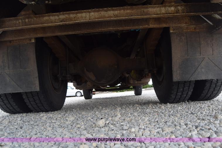 image for item CB9294 2000 GMC C7500 bucket truck