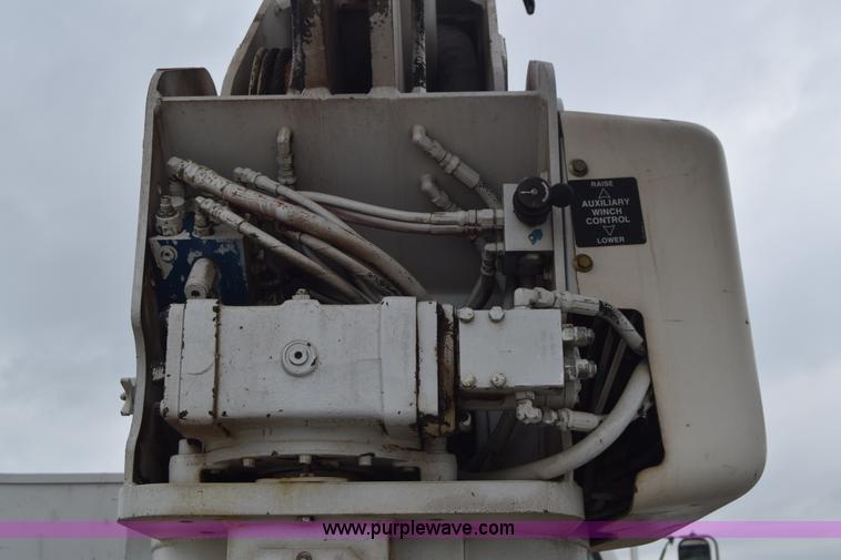 image for item CB9294 2000 GMC C7500 bucket truck