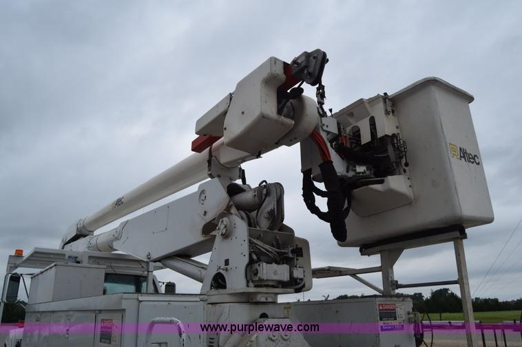 image for item CB9294 2000 GMC C7500 bucket truck