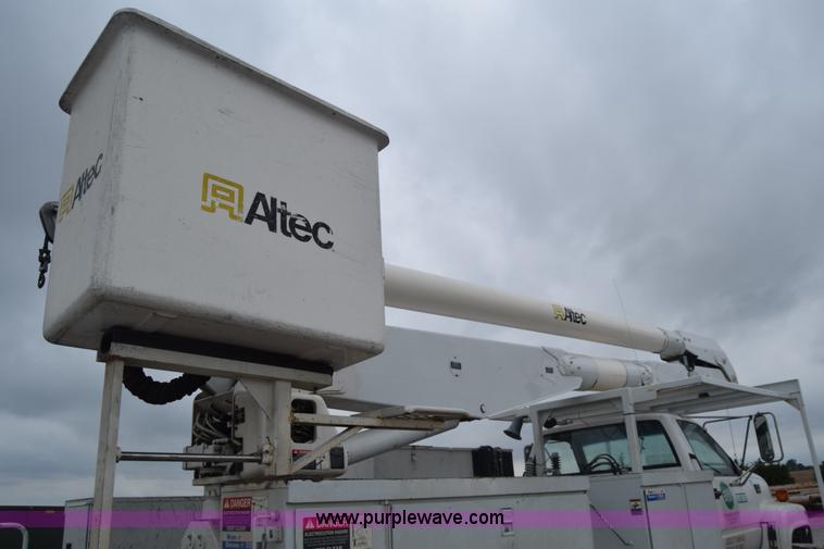 image for item CB9294 2000 GMC C7500 bucket truck