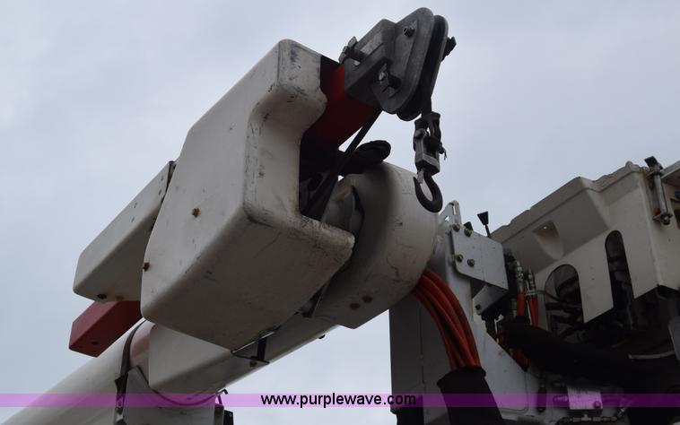 image for item CB9294 2000 GMC C7500 bucket truck