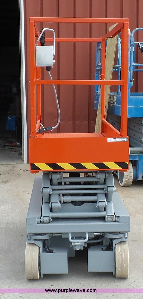 image for item CD9499 1994 Skyjack 3219 scissor lift