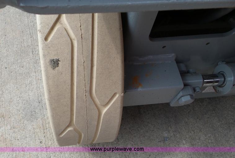 image for item CD9499 1994 Skyjack 3219 scissor lift