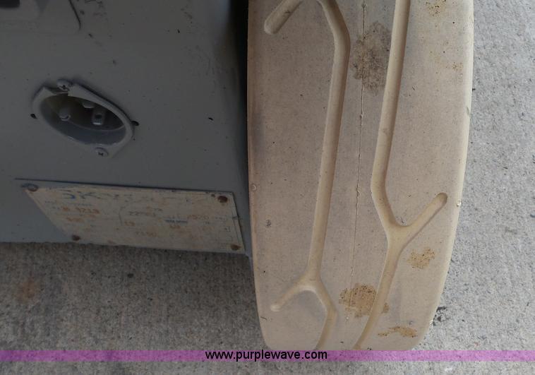 image for item CD9499 1994 Skyjack 3219 scissor lift