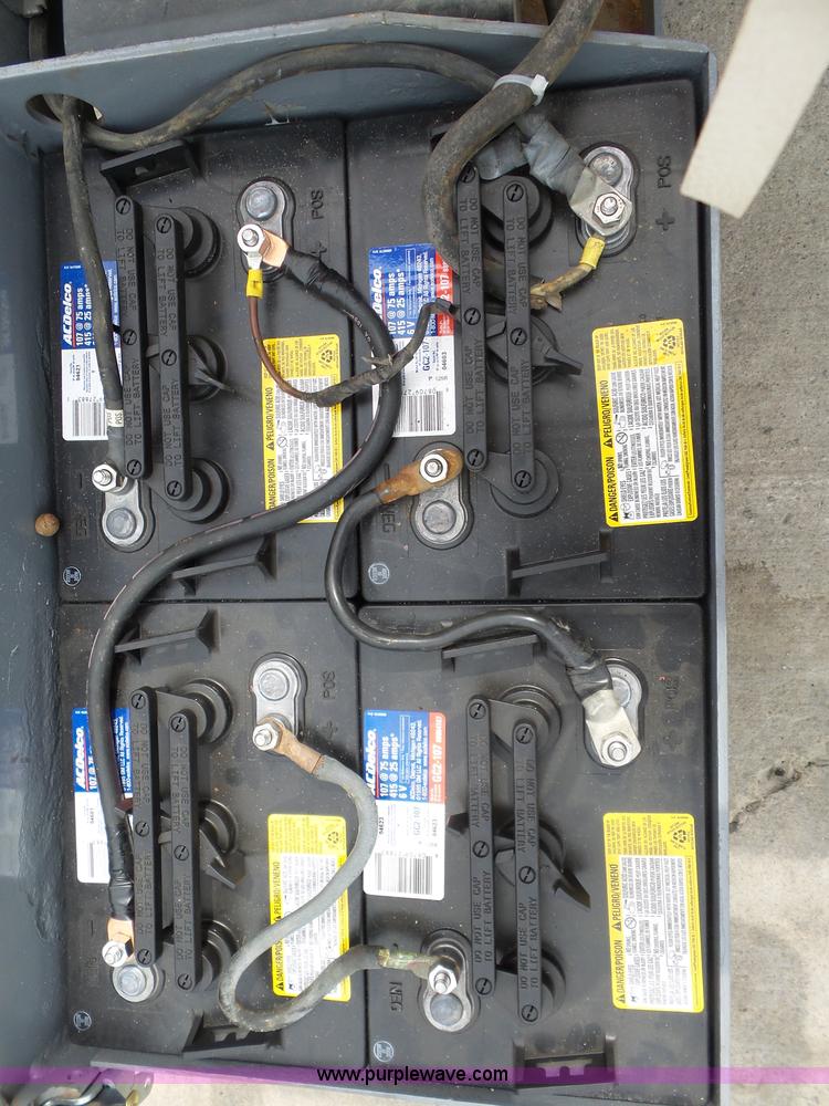 image for item CD9499 1994 Skyjack 3219 scissor lift