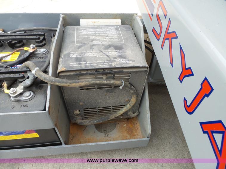 image for item CD9499 1994 Skyjack 3219 scissor lift