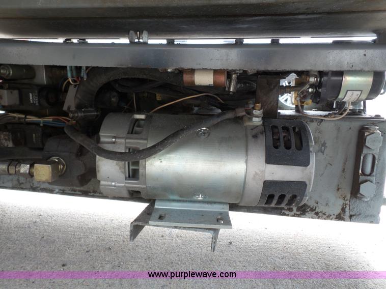 image for item CD9499 1994 Skyjack 3219 scissor lift