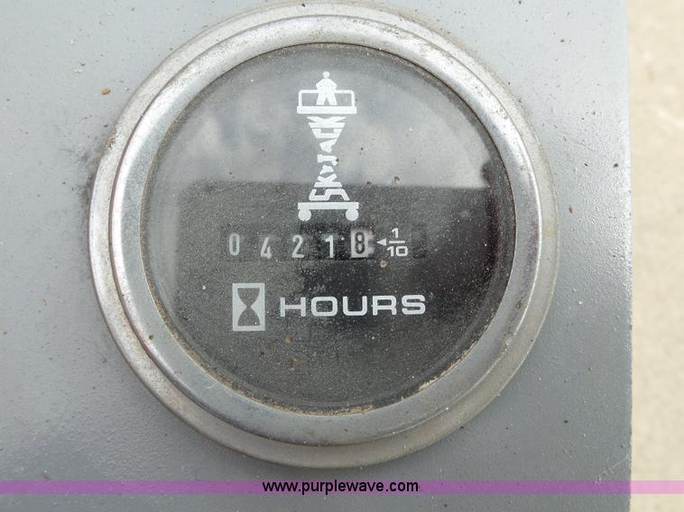 image for item CD9499 1994 Skyjack 3219 scissor lift