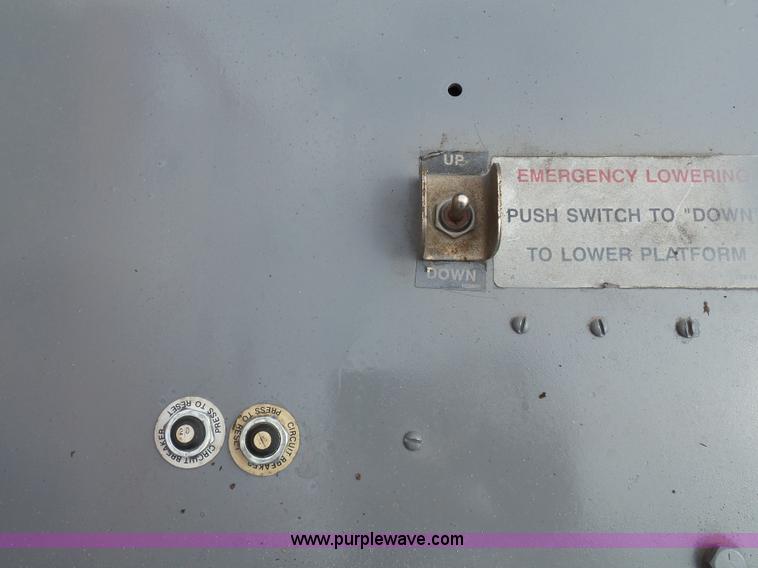 image for item CD9499 1994 Skyjack 3219 scissor lift