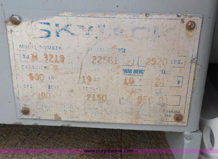 image for item CD9499 1994 Skyjack 3219 scissor lift