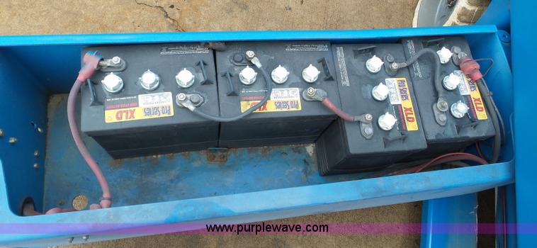 image for item CD9501 2000 Genie GS-2646 scissor lift