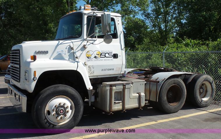 image for item E7438 1990 Ford LNT9000