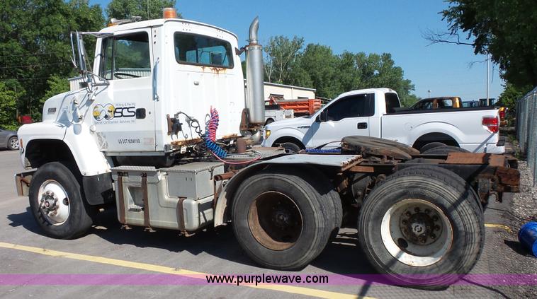 image for item E7438 1990 Ford LNT9000