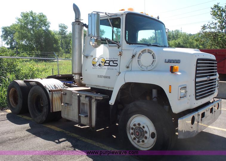 image for item E7438 1990 Ford LNT9000