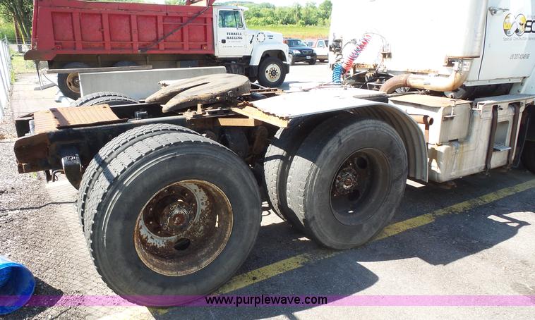 image for item E7438 1990 Ford LNT9000