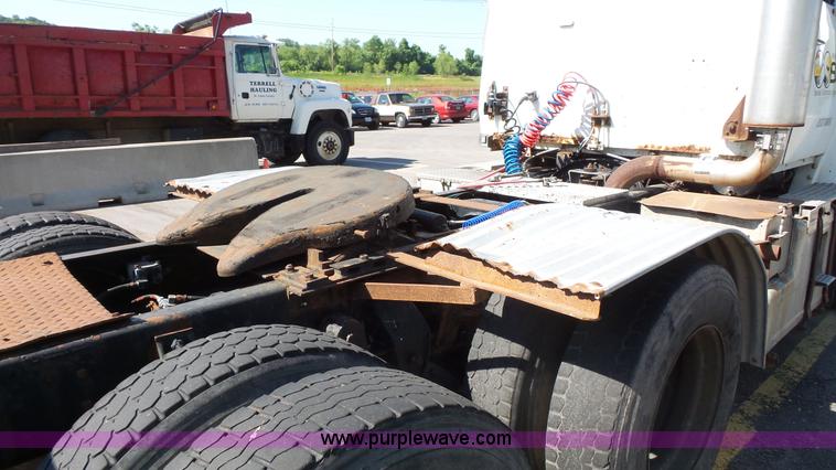 image for item E7438 1990 Ford LNT9000