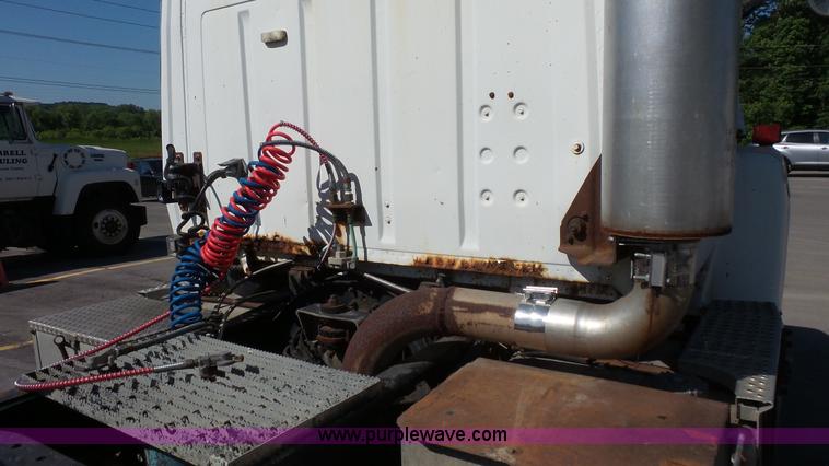 image for item E7438 1990 Ford LNT9000