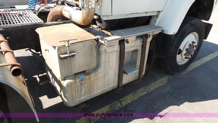 image for item E7438 1990 Ford LNT9000