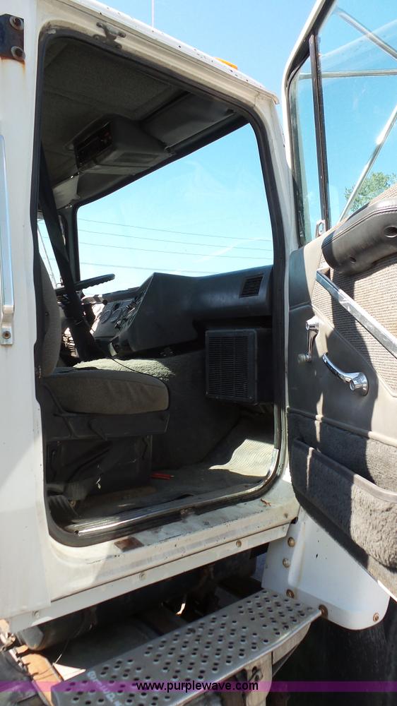 image for item E7438 1990 Ford LNT9000