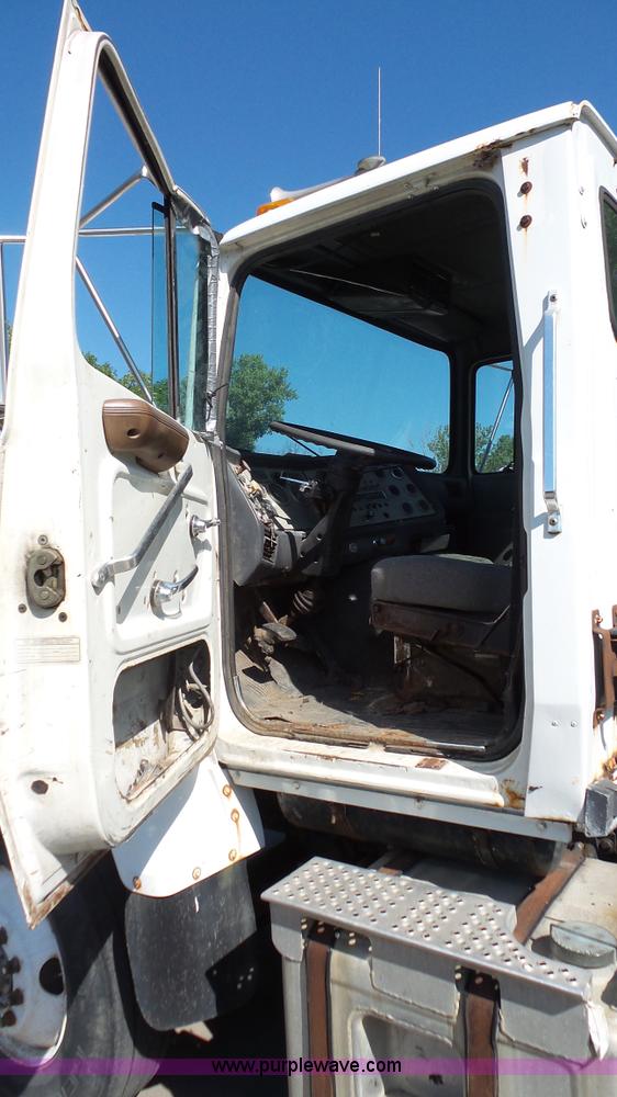 image for item E7438 1990 Ford LNT9000
