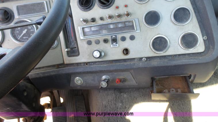 image for item E7438 1990 Ford LNT9000