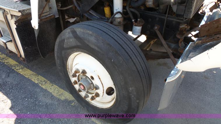 image for item E7438 1990 Ford LNT9000