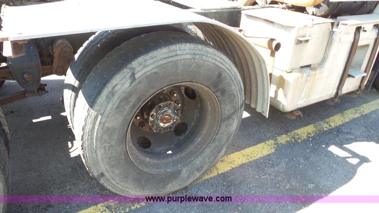 image for item E7438 1990 Ford LNT9000