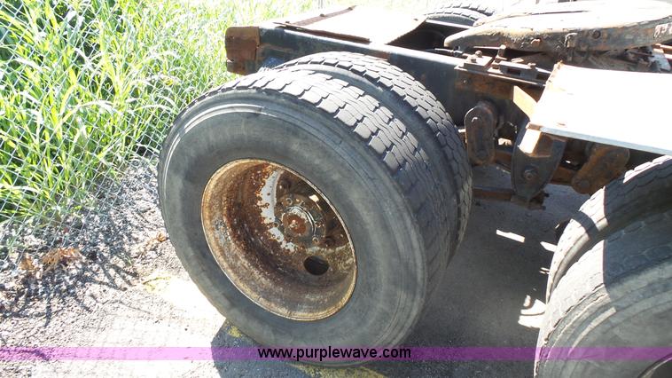 image for item E7438 1990 Ford LNT9000