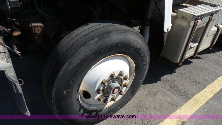 image for item E7438 1990 Ford LNT9000