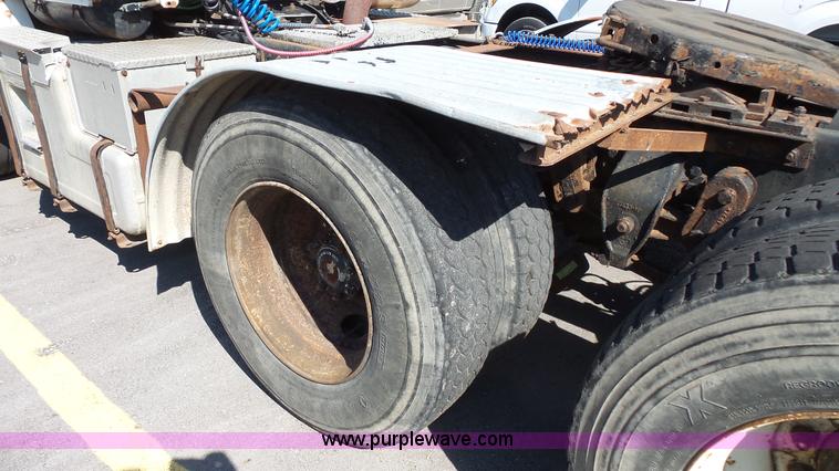 image for item E7438 1990 Ford LNT9000