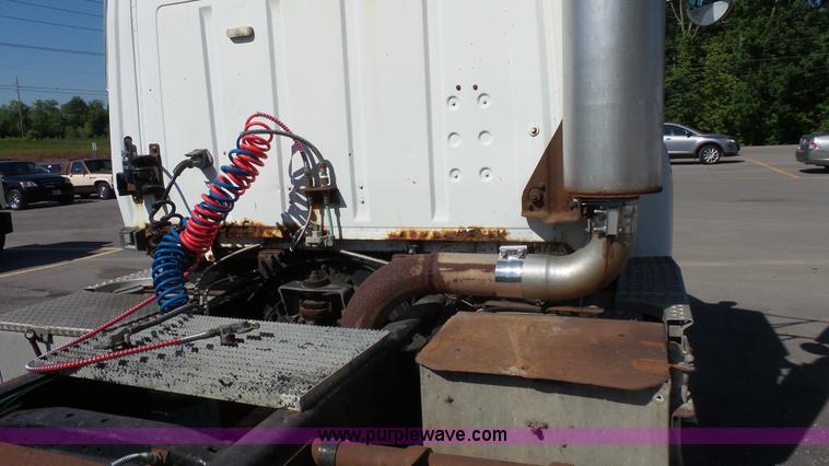 image for item E7438 1990 Ford LNT9000