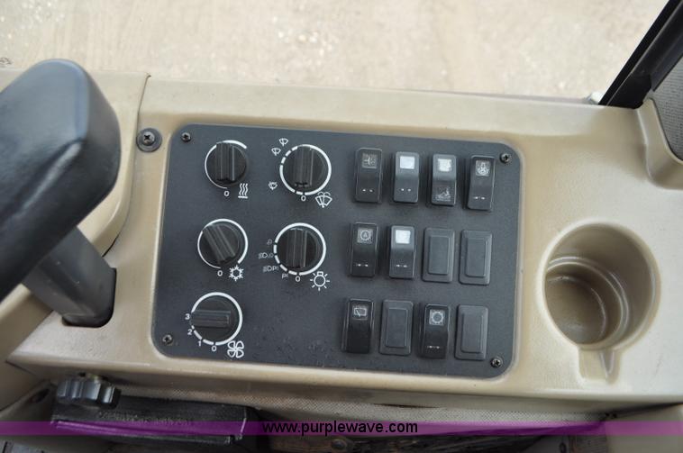 image for item G7407 2004 Case 621D wheel loader