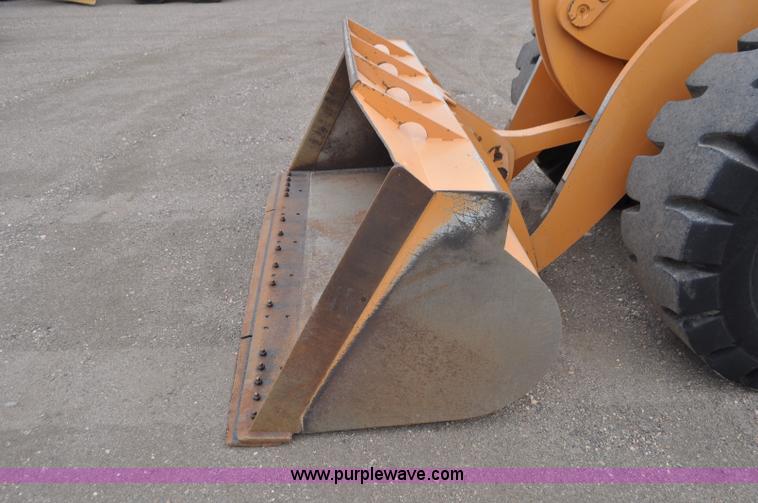 image for item G7407 2004 Case 621D wheel loader