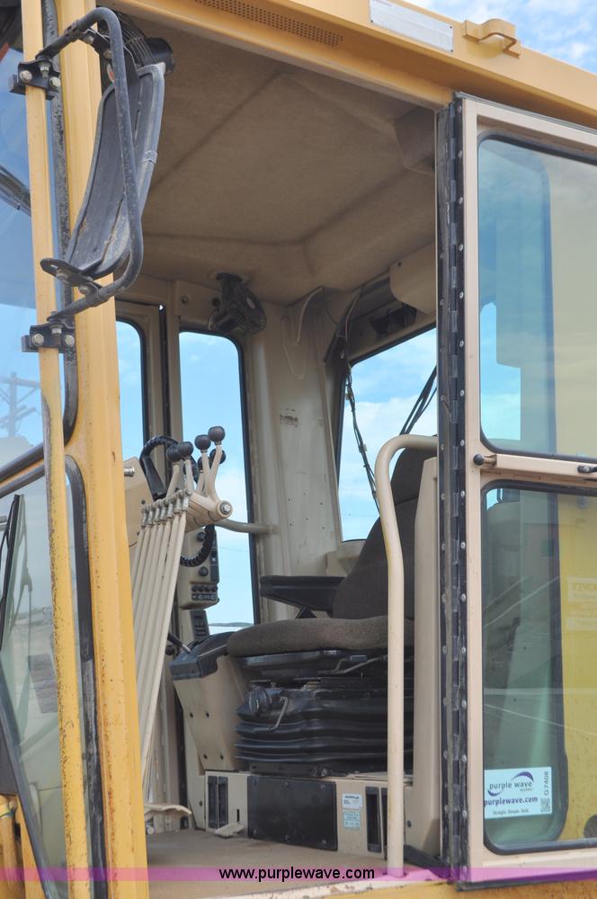image for item G7408 1996 Caterpillar 140H motor grader