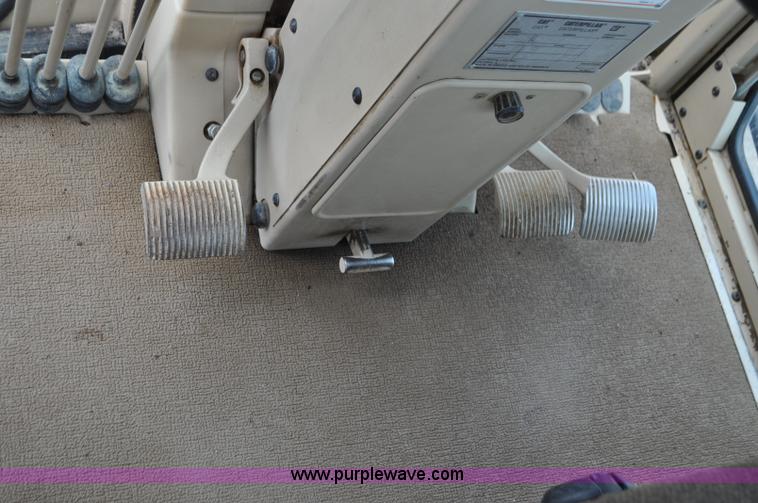 image for item G7408 1996 Caterpillar 140H motor grader