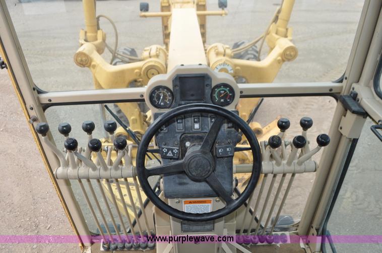 image for item G7408 1996 Caterpillar 140H motor grader