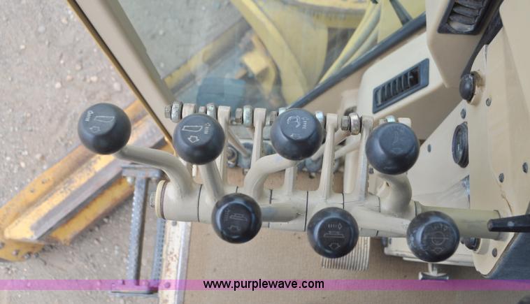 image for item G7408 1996 Caterpillar 140H motor grader