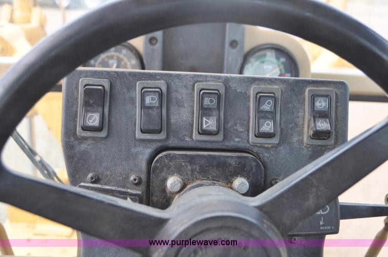 image for item G7408 1996 Caterpillar 140H motor grader