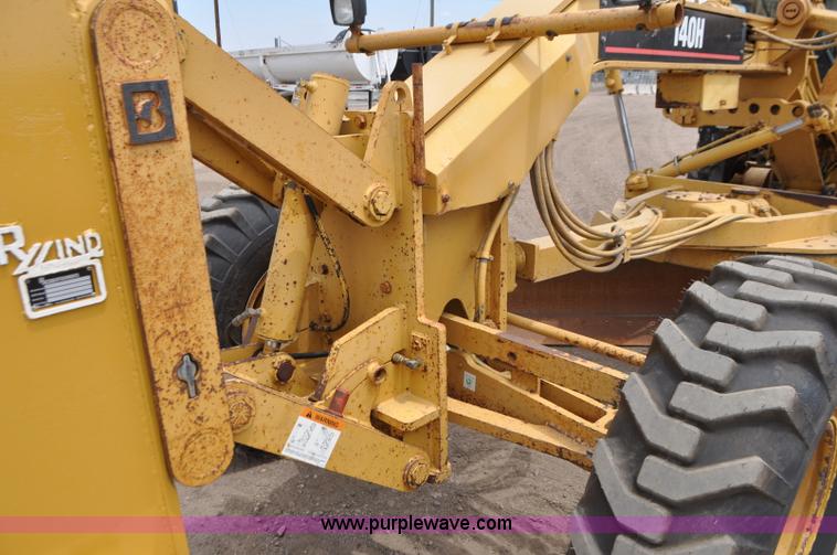 image for item G7408 1996 Caterpillar 140H motor grader
