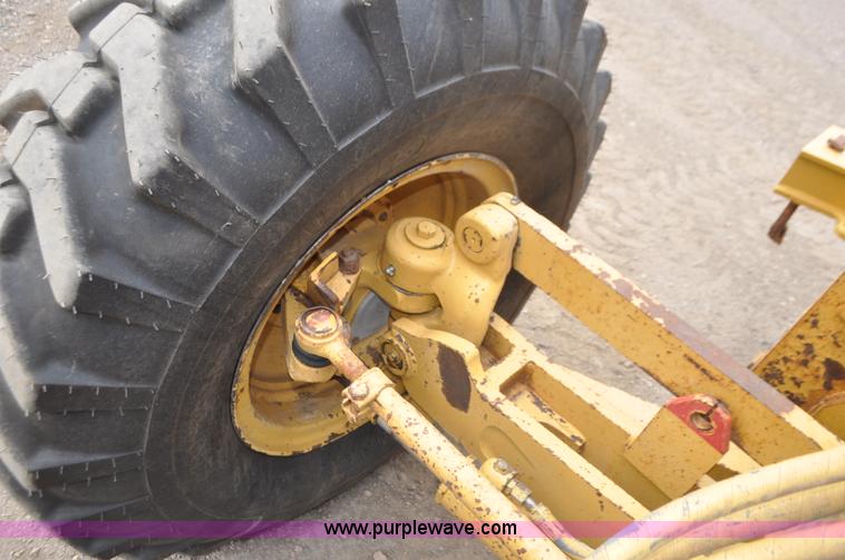 image for item G7408 1996 Caterpillar 140H motor grader